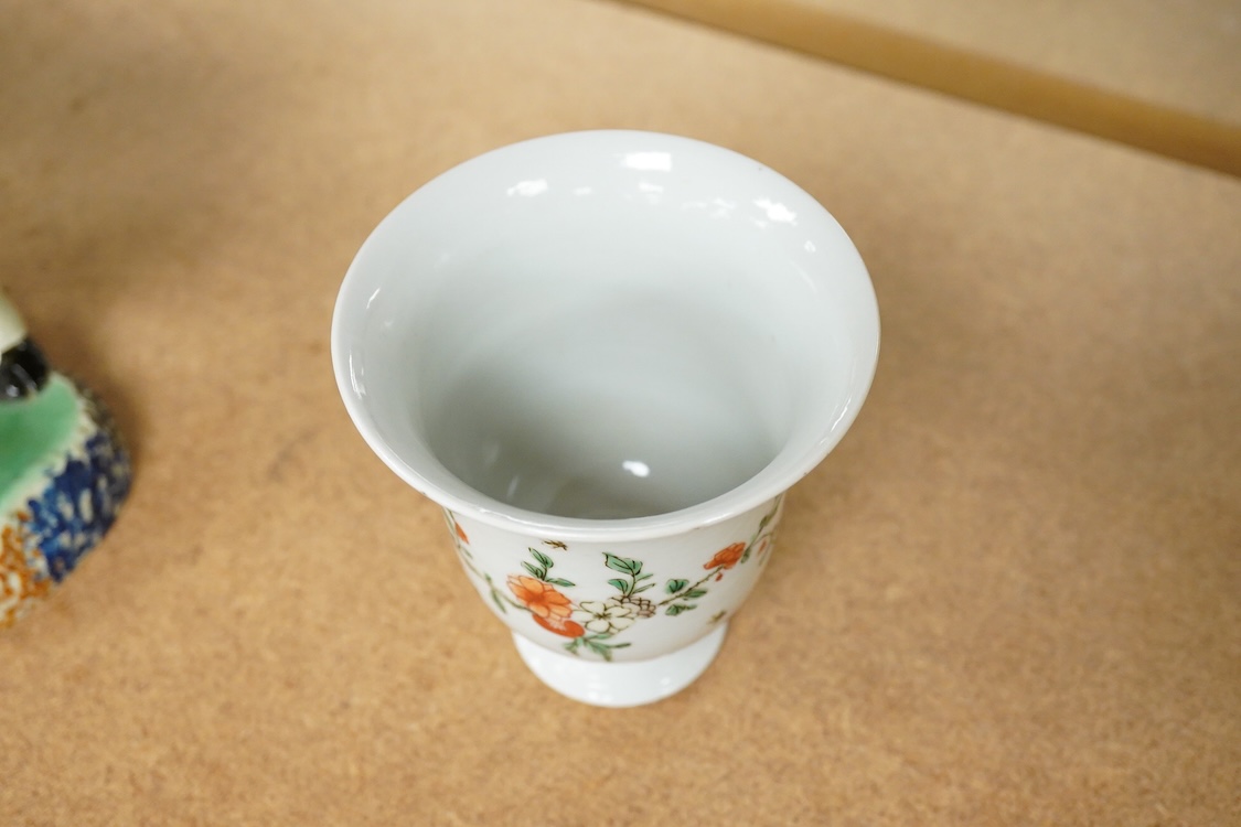 A Chinese famille verte footed wine cup decorated with flowers, 9cm high